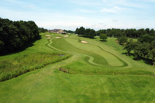 view of 18th hole with clubhouse in background